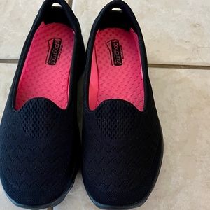 Sketchers Goga Mat Technology Slip On  Walking Shoes/ Sneakers